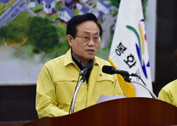 ▲ 브리핑하는 엄태항 봉화군수.