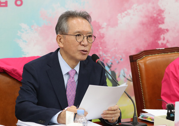▲ 공천심사 결과 발표하는 김형오 미래통합당 공천관리위원장.