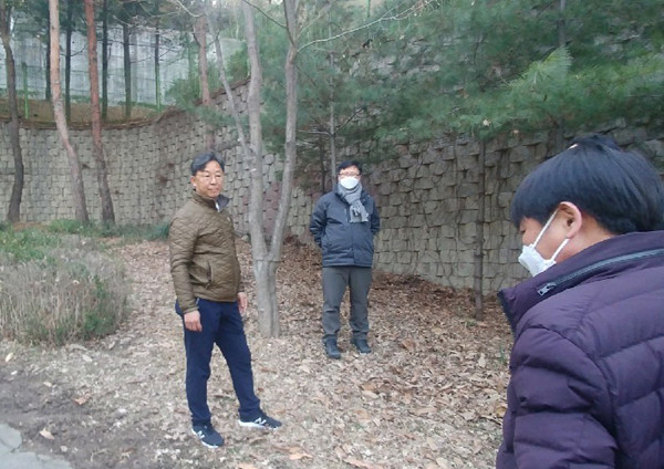 ▲ 강북구의회, 이용균 의원 삼각산동 녹지시설 정비사업 현장점검.
