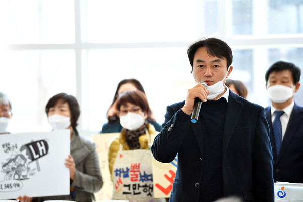 ▲ 발언하는 하남시민대책위 관계자들.