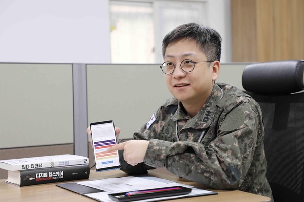 ▲ ‘코로나19 환자 중증도 분류 앱’을 개발한 허준녕 대위.