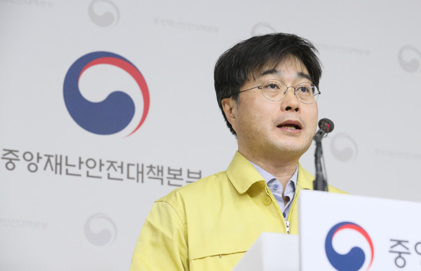 ▲ 브리핑하는 윤태호 중앙사고수습본부 방역총괄반장.