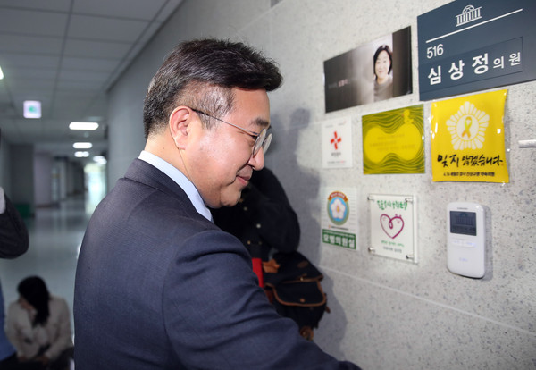 ▲ 심상정 의원실 향하는 윤호중 사무총장.