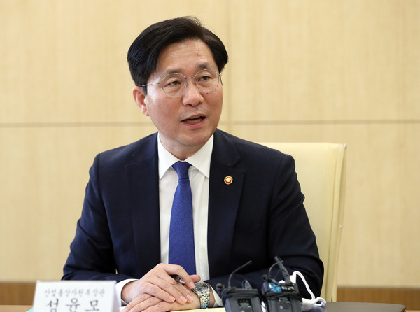 ▲ 모두발언하는 성윤모 산업부장관./뉴시스