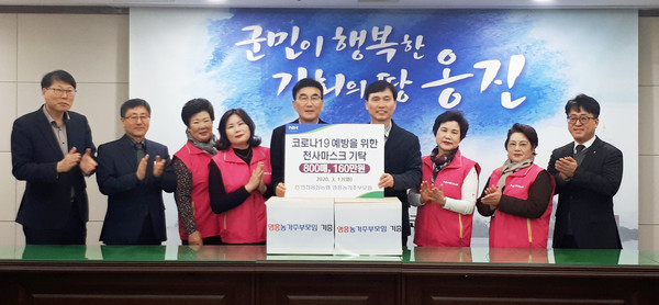 ▲ 인천옹진농협, 영흥농가주부모임 마스크 전달식.
