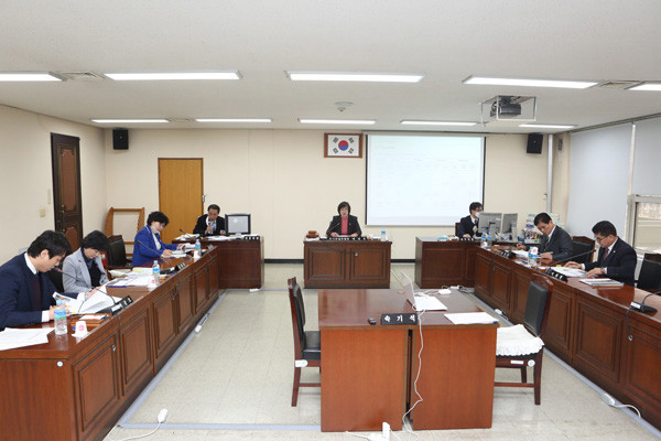 ▲ 안양시의회, 도시건설委 공공디자인 진흥계획 수립 용역 간담회.