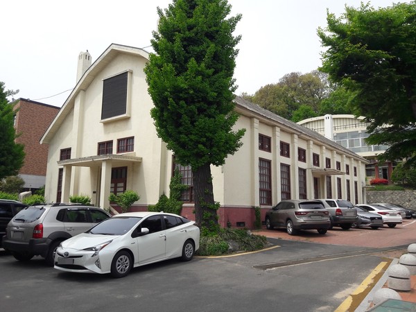 ▲ 국가등록문화재 제물포고등학교 강당 전경.