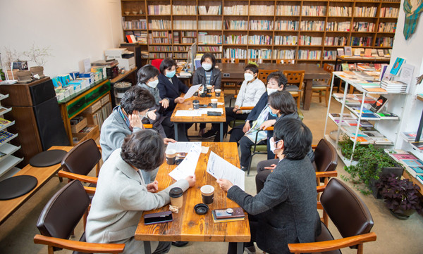 ▲ 용인시의회, 생활문화시설 지정 지역서점 의견 청취.
