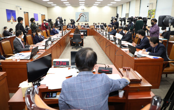 ▲ 텔레그램 n번방 사건 관련 과학기술정보방송통신위원회 전체회의 주재하는 노웅래 국회 과방위원장.