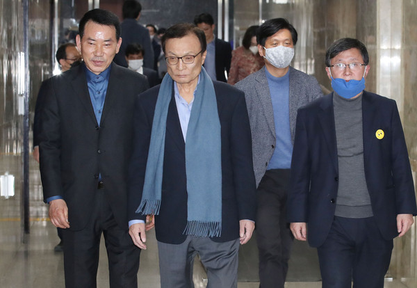 ▲ 의원총회 참석하는 이해찬 대표.