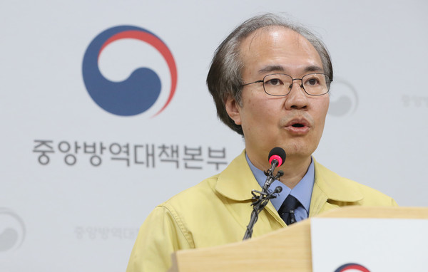 ▲ 브리핑하는 권준욱 중앙방역대책본부 부본부장.