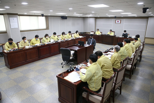 ▲ 수원시의회, 예결특위 코로나19 대응 2020년도 제1회 추경예산안 의결.