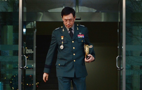 ▲ 선고공판 후 나서는 연제욱 전 사이버사령관. /뉴시스