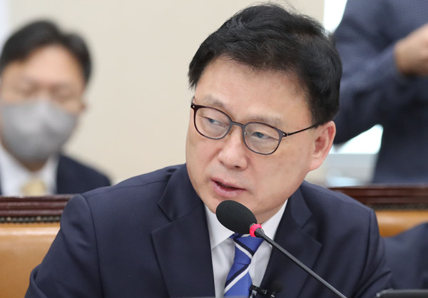 ▲ 질의하는 박광온 의원.