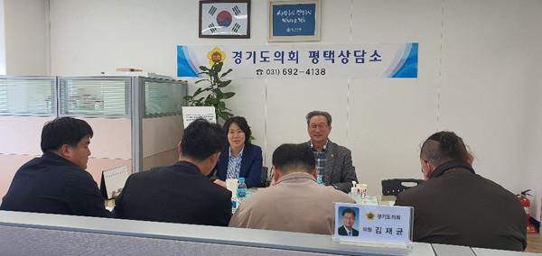 ▲ 오명근.서현옥 의원, 안성 스타필드 38번 국도 교 설치 관련 간담회.