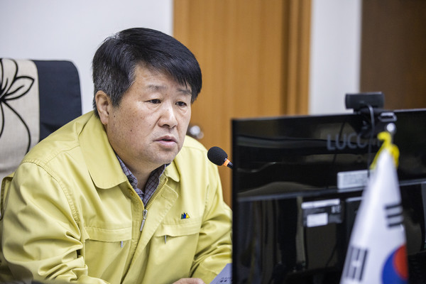 ▲ 영상통해 월례조회하는 박형우 계양구청장.