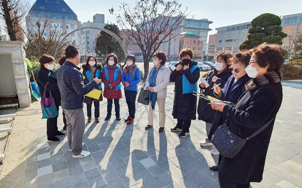 ▲ 학교주변 모니터링을 실시하고 있다.