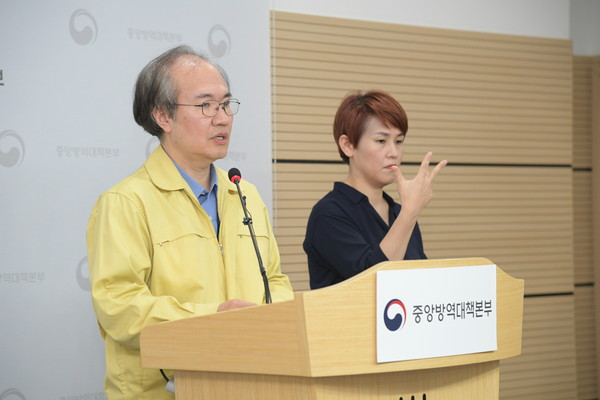 ▲ 브리핑하는 권준욱 질병관리본부 중앙방역대책본부 부본부장.