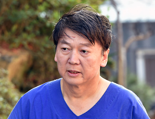 ▲ 땀에 젖은 안철수 대표.