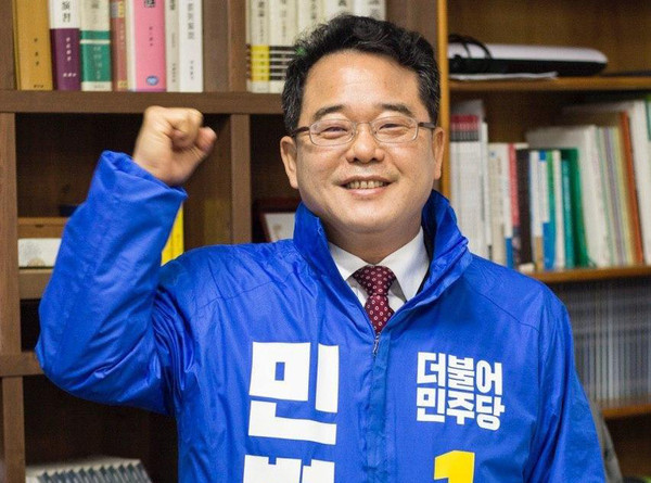 ▲ 지지 호소하는 민병덕 후보.