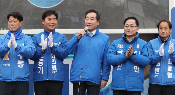 ▲ 막판 뒤집기에 힘 실으며 지원유세하는 이낙연 위원장.