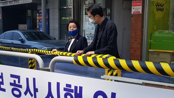 ▲ 성북구 일대 주요보도 공사현장을 방문한 김춘례 의원.
