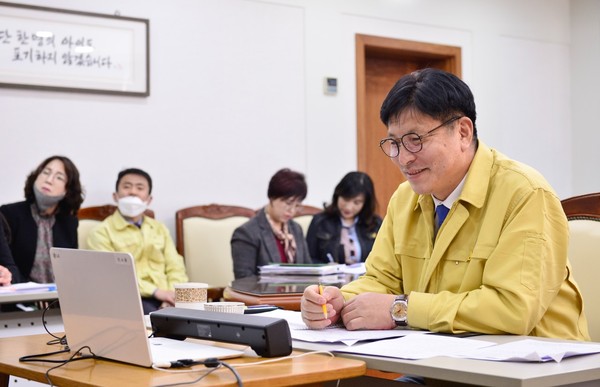 ▲ 초등 및 특수학교 학부모들과 화상 간담회를 진행하는 도성훈 인천시교육감.