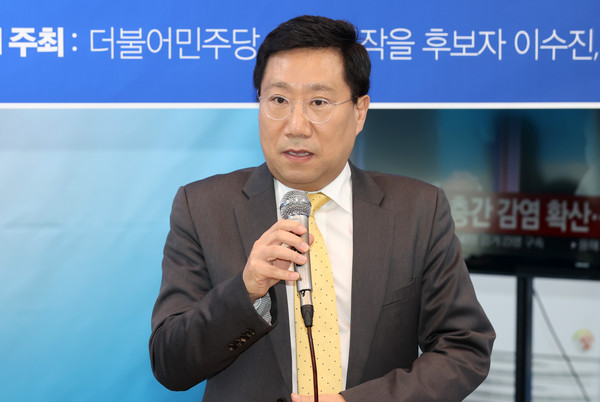 ▲ 인사말하는 양정철 민주연구원장.