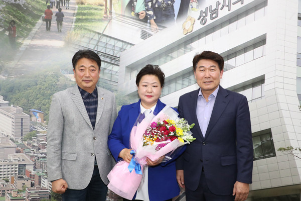 ▲ 성남시의회 강현숙 의원과 인사회 실시.