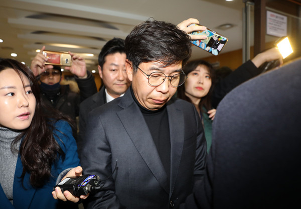▲ 굳은 표정의 백원우 전 민정비서관.