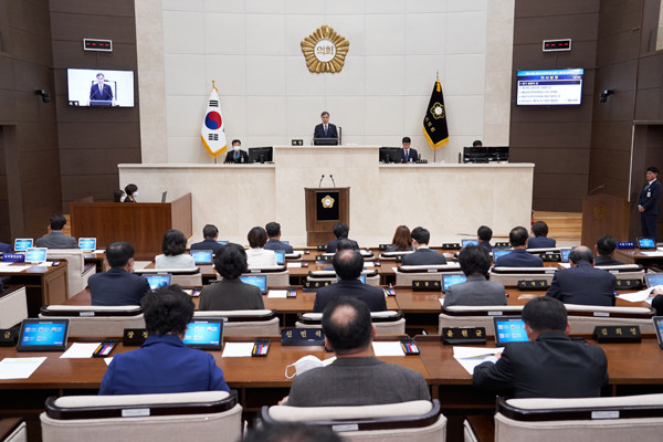 ▲ 제242회 용인시의회 임시회 제1차 본회의.