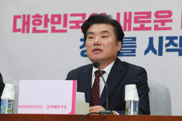 ▲ 의원총회에서 발언하는 원유철 대표.
