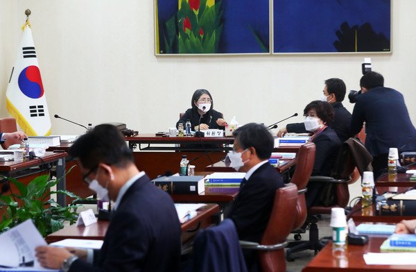 ▲ 발언하는 김영란 대법원 양형위원회 위원장.