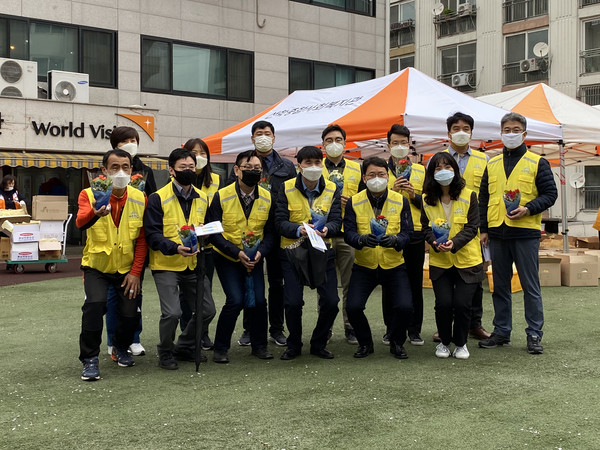 ▲ ‘선학아파트에서 봄을 나눠요’ 행사 기념촬영.