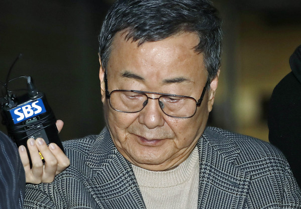 ▲ 고개숙인 김준기 전 동부그룹 회장.