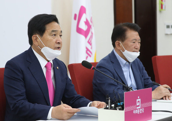 ▲ 현안 기자간담회하는 심재철 권한대행.