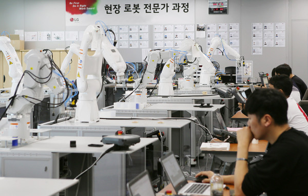 ▲ LG전자 협력사 직원 대상 교육과정./뉴시스