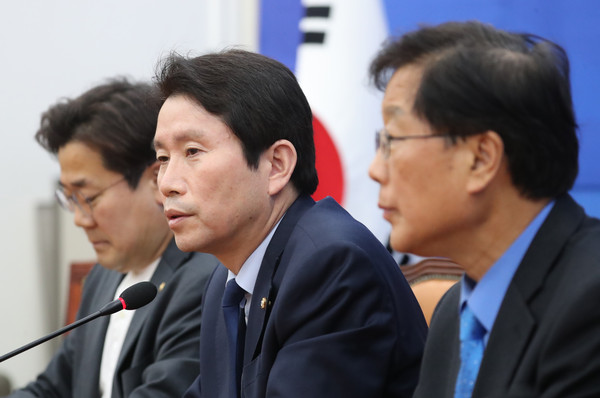 ▲ 현안 기자간담회하는 이인영 원내대표.