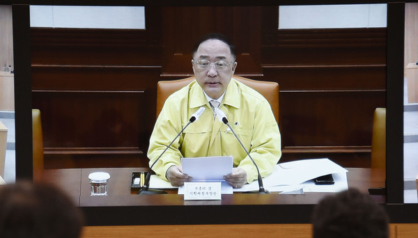 ▲ 영상으로 대외경제장관회의 주재하는 홍남기 경제부총리.