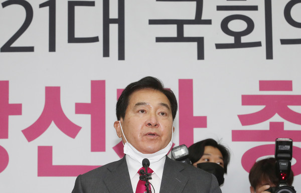 ▲ 인사말하는 심재철 대표권한대행.