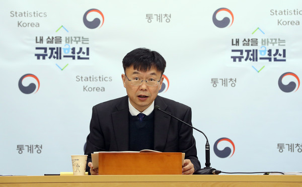 ▲ ‘3월 산업활동동향’을 발표하는 안형준 통계청 경제동향통계심의관.