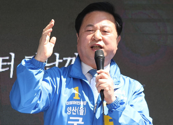 ▲ 지지 호소하는 김두관 후보.