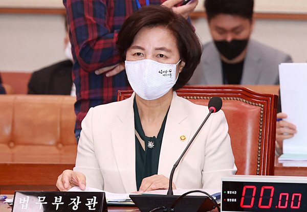 ▲ 법사위 전체회의 참석한 추미애 장관.