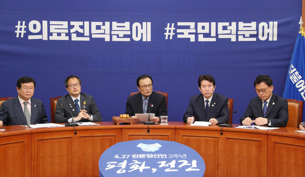 ▲ 더불어민주당 최고위원회의에서 발언하는 이해찬 대표.