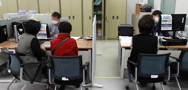 ▲ 경영안정자금 등 대출관련 상담현장./뉴시스