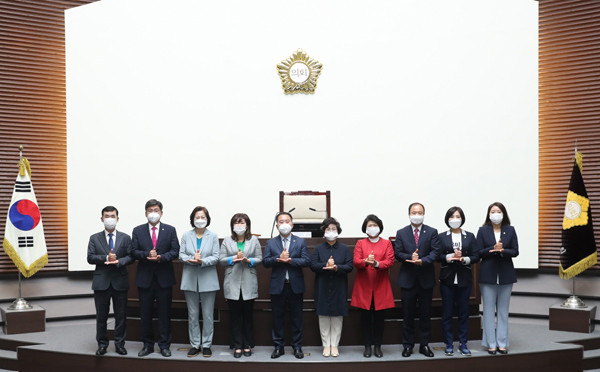 ▲ 임시회 폐회 후 덕분에 챌린지 동참.