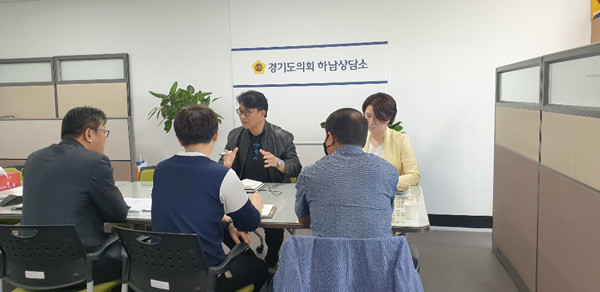▲ 경기도의회, 추민규 의원 하남시 풍산동 멀티스포츠센터 설계도면 보고 받아.