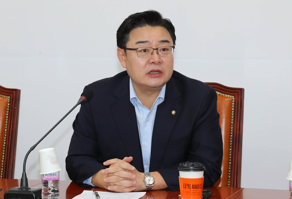 ▲ 발언하는 김성원 통합당 대변인.
