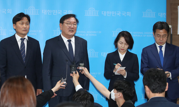 ▲ 기자들 질문에 답하는 김태년 더불어민주당 원내대표.