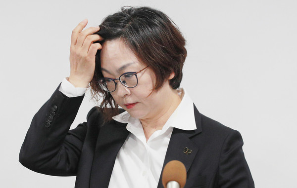 ▲ 생각에 잠긴 이나영 정의기억연대 이사장.